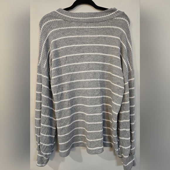 BiBi Gray and White V-Neck Sweater - Picture 4 of 7